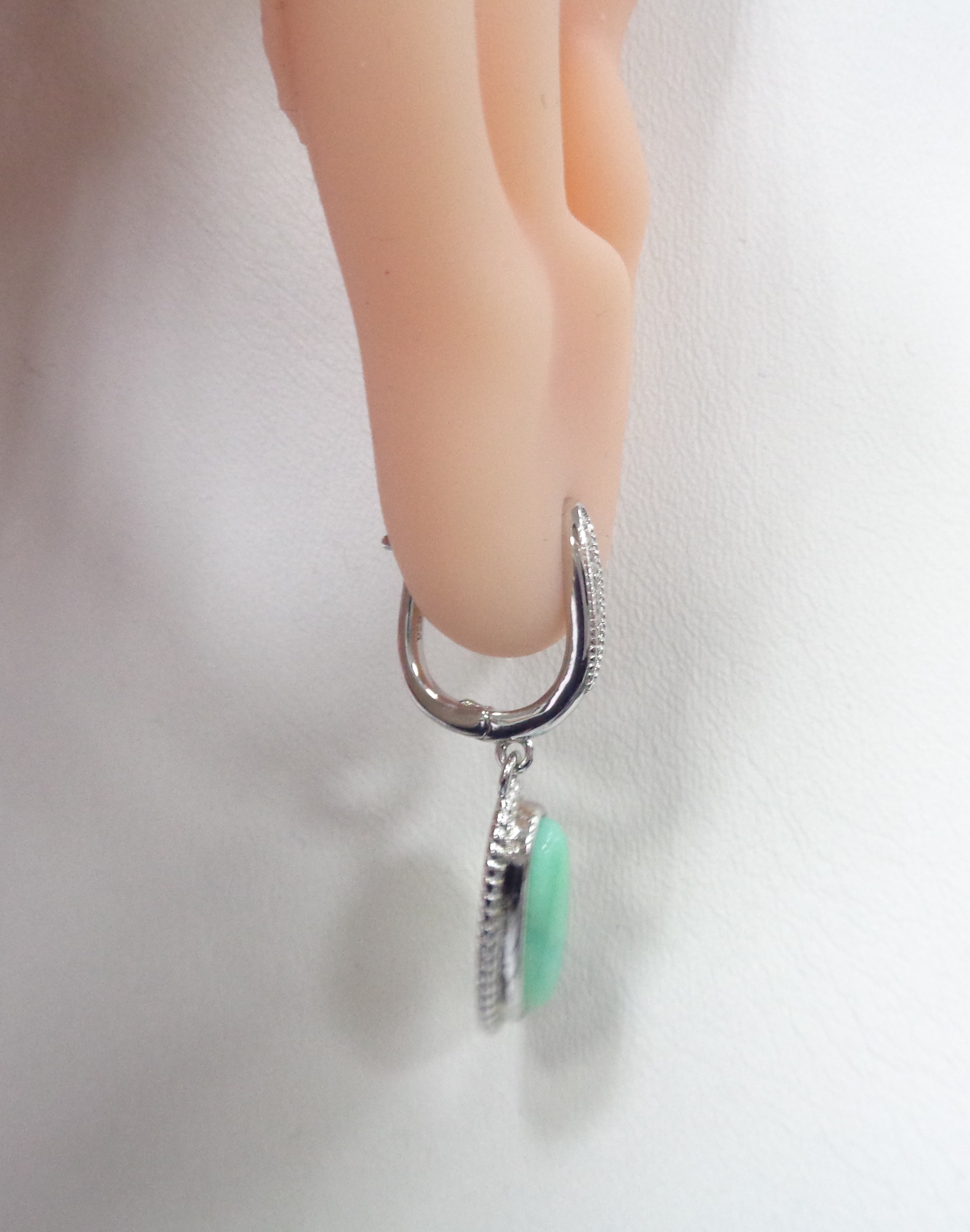 Серебряные серьги с зелеными халцедонами